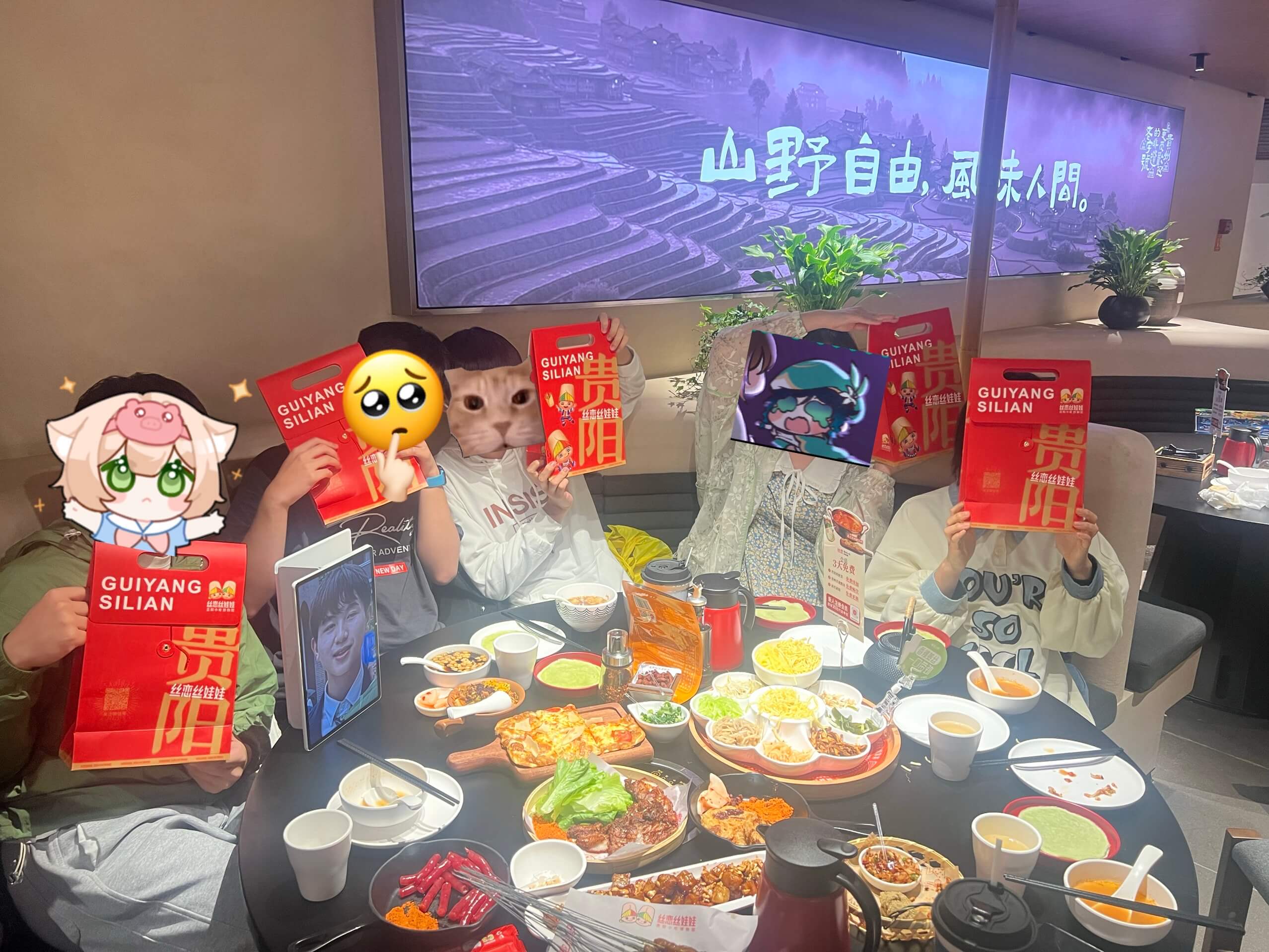 Having dinner with classmates